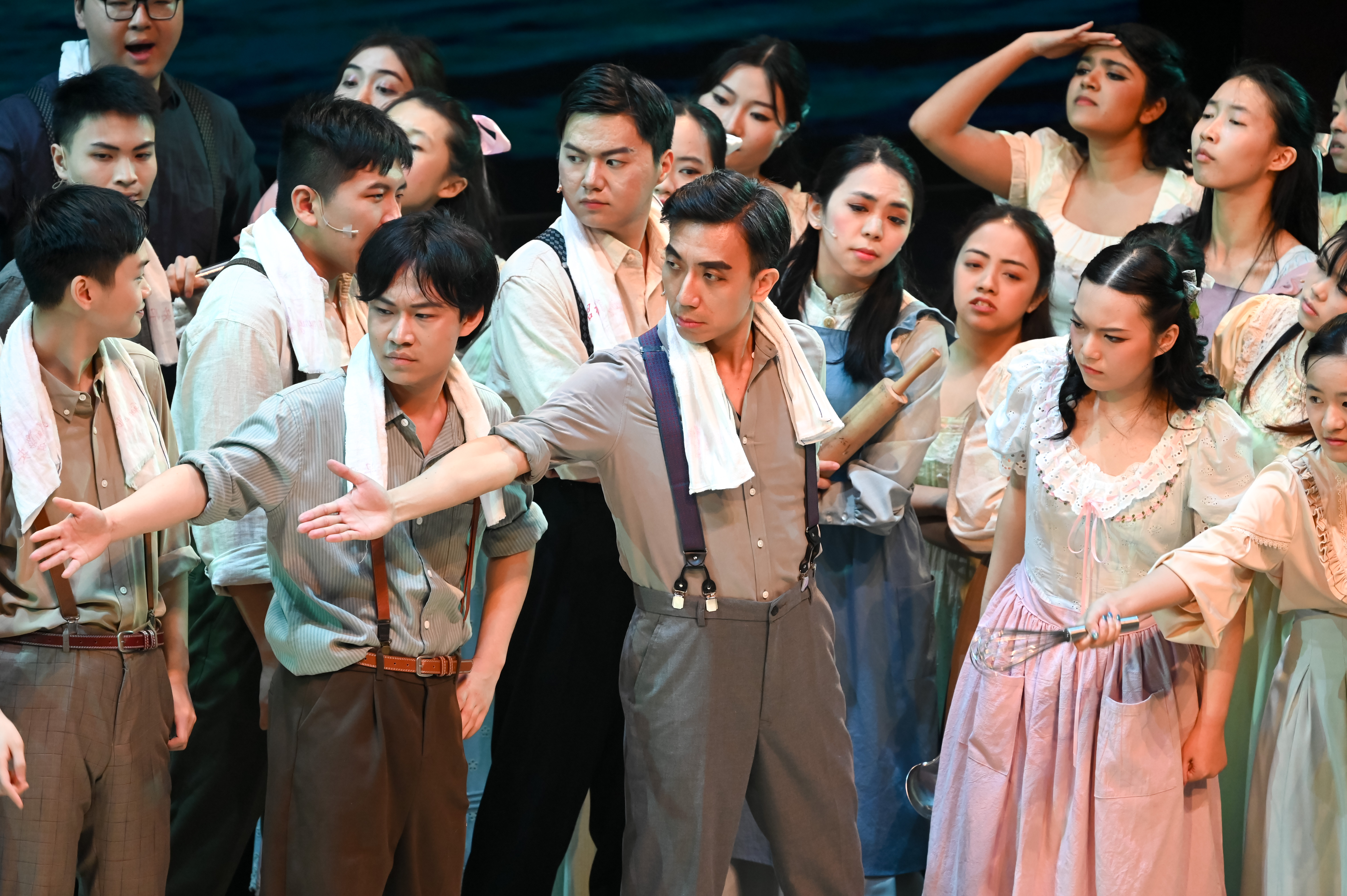 Senior Lecturer Dr. Zhang Rong (front row, middle) returned to the stage as a hardworking fisherman, refining his craft under the co-directors’ guidance.