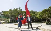 Michelle, part of the HKUST Engineering Class of 2017, she celebrates her graduation with her mentor Simon