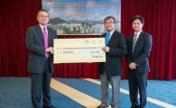 (From left) Dr Eden Woon, HKUST Vice-President for Institutional Advancement, Mr Ringo Yu, Managing Director of Fraser Construction Company and Prof Charles Ng, Associate Vice-President (Research and Graduate Studies)