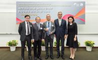 (From left): Mr Man-Kwai Lee, Director and General Manager of New Bright Industrial Co Ltd; Prof Tim Kwang Ting Cheng, Dean of Engineering; New Bright Professor of Engineering Prof Qiang Yang, recipient of SENG Distinguished Research Excellence Award 2016; Prof Wei Shyy, Executive Vice-President and Provost; and Ms Gemma Wong, Director of New Bright Industrial Co Ltd