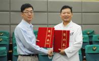  Share : Share on Facebook Share on Twitter Share on LinkedIn Copy to Share 20 Aug 2015 Signing Ceremony of Memorandum of Cooperation between The Division of Biomedical Engineering (BME) and Sun Yat-sen University Cancer Center (SYSUCC)