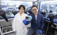 Prof. Zhou Yuanyuan (right) and Dr. Duan Tianwei (left) holding their newly developed perovskite solar cell.