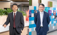 Prof. George Yuan (left), Professor of Electronic and Computer Engineering, is appointed Associate Dean of Engineering (Strategic Planning and Development. Prof. Albert Chung (right), Professor of Computer Science and Engineering, is appointed Associate Dean of Engineering (Research and Graduate Studies).