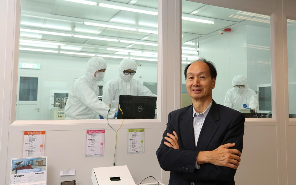 Prof. Kwok Hoi-Sing, who has spent over a quarter of a century researching on display technology, said he felt tremendously honored to receive the prestigious Jan Rajchman Prize.	