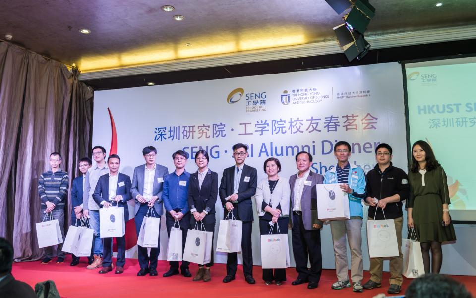 (4th from right) Prof Ricky Lee draws the winners of the "Bibibot" sponsored by alumnus Mr Cai Yufeng, 2004 EMBA