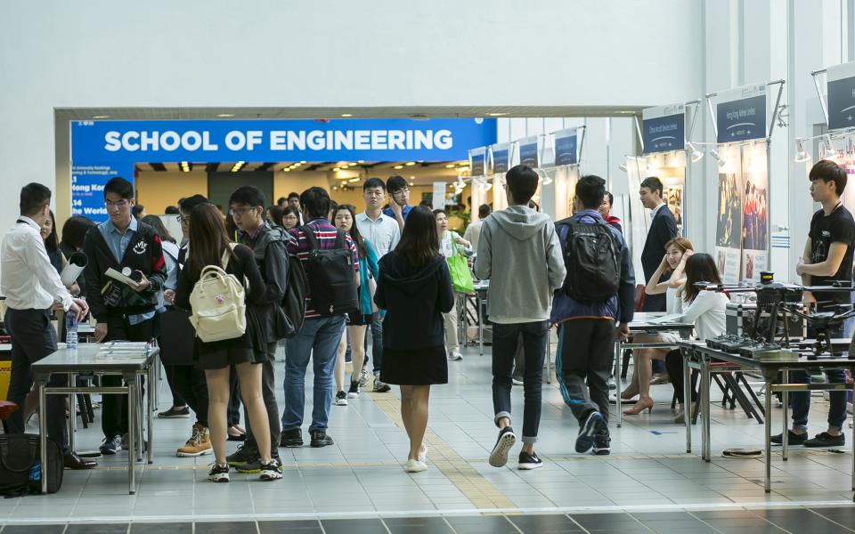 HKUST Aero Day 2017 attracted around 20 major companies and professional institutions in the aviation industry to deliver talks and set up booths. 