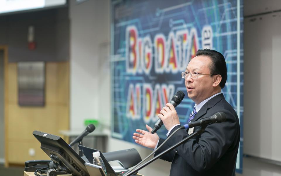 Dr Tieniu Tan spoke on “big visual data analysis”.