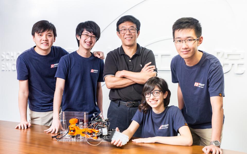 Team of “Soft Robotic Hand” (From left) Pako YAM, Year 4 Student in Mechanical Engineering, HKUST Darren LAM, Year 4 Student in Mechanical Engineering, HKUST Prof Kai TANG, Professor of Mechanical and Aerospace Engineering, HKUST Rayan ARMANI, Year 4 Student in Mechanical Engineering and General Business Management, HKUST Harry GU, Year 4 Student in Mechanical Engineering and General Business Management, HKUST