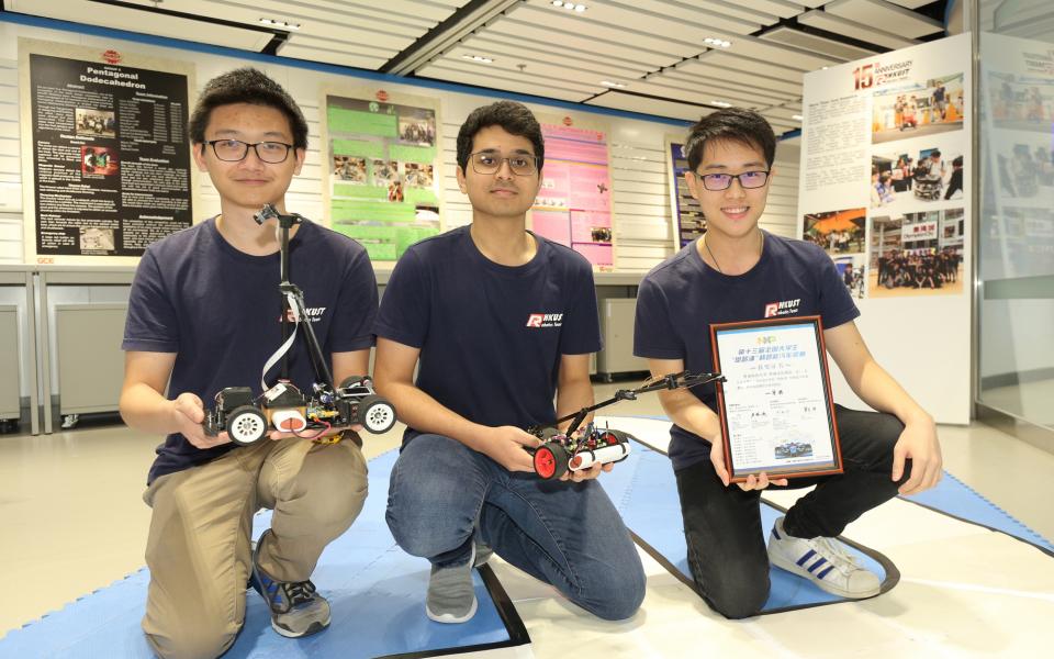 (From left) Daniel Cheung, Amrutavarsh Sanganabasappa Kinagi and Leslie Lee Chun-Hei, who won First Class Award in the 13th NXP Cup Intelligent Car Racing Competition (South China Region) held in Hubei province in July 2018, demonstrate their smart car in the Dream Team Open Lab