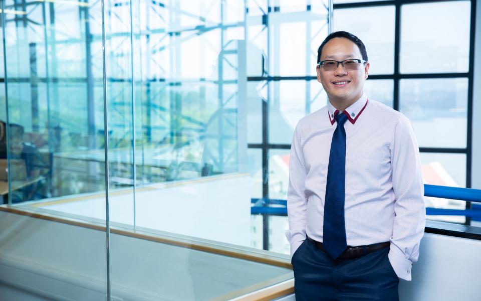 Alumnus Clifford Phung always indulges in the stunning sea view from HKUST Library.