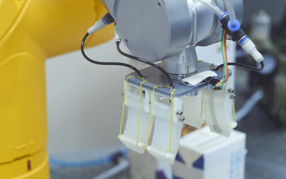 A flexible robotic gripper called “Smart Soft End Effector”