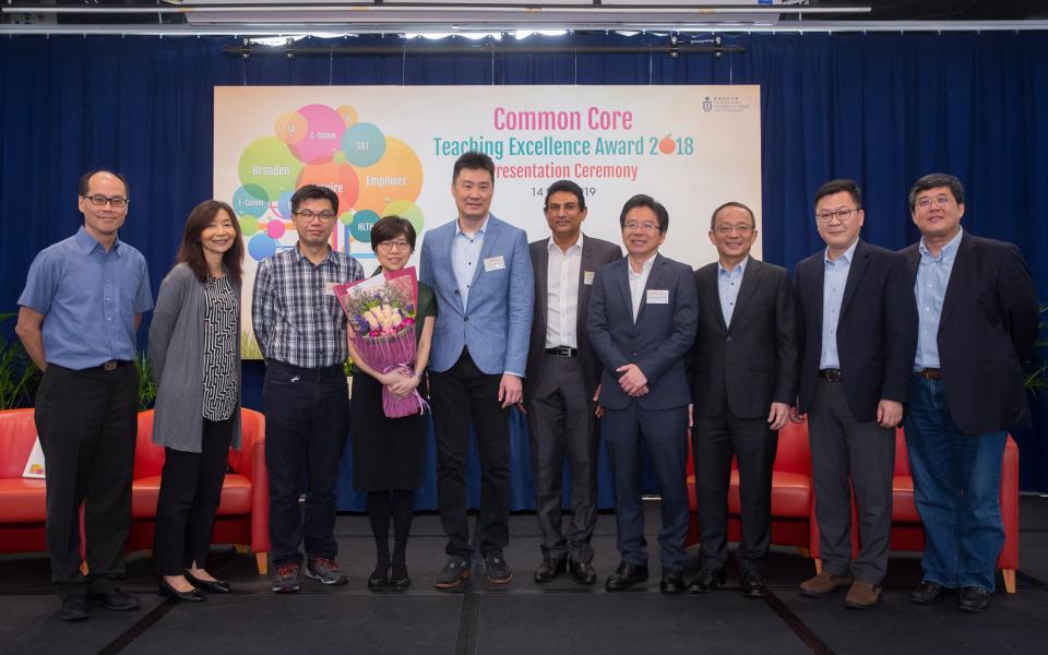 Prof. Roger Cheng (first left), Associate Provost (Teaching & Learning), Prof. Sabrina Lin (second left), Vice-President for Institutional Advancement, Prof. Tim Cheng (third right), Dean of Engineering, and faculty members share the joy with the honorees at the award presentation ceremony.