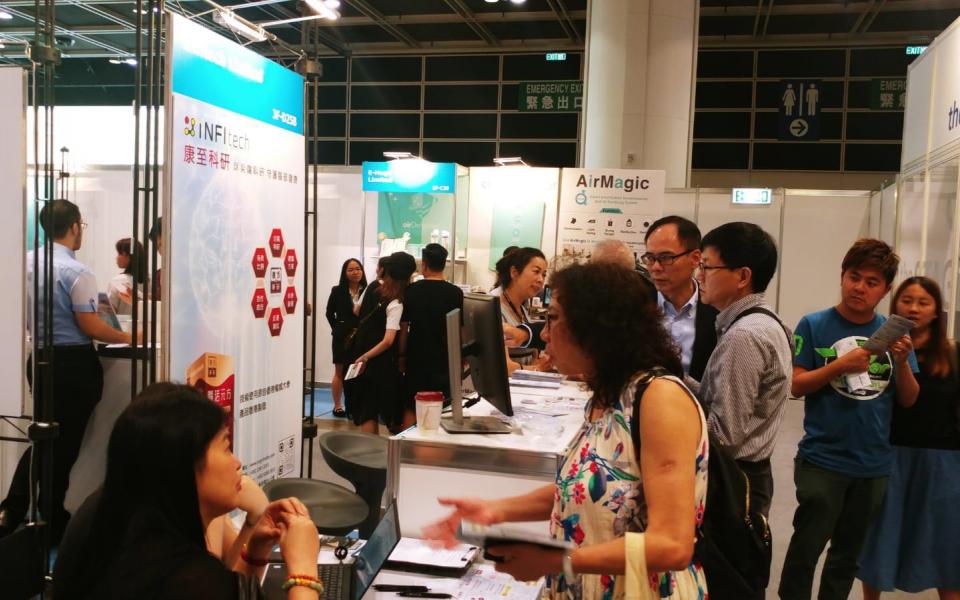 科大初创企业康至科研有限公司在第十届香港国际医疗及保健展​展示展品