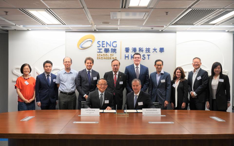 HKUST Dean of Engineering Prof. Tim Cheng (front left) and James M. McKelvey Prof. Aaron Bobick, WashU Dean of McKelvey School of Engineering (front right)