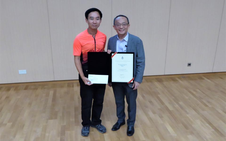 Prof. Mansun Chan (left) received the Teaching Award from Prof. Tim Cheng.