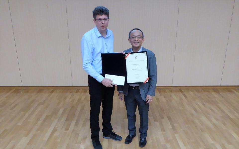 Prof. Richard Lakerveld (left) received the Teaching Award from Prof. Tim Cheng.