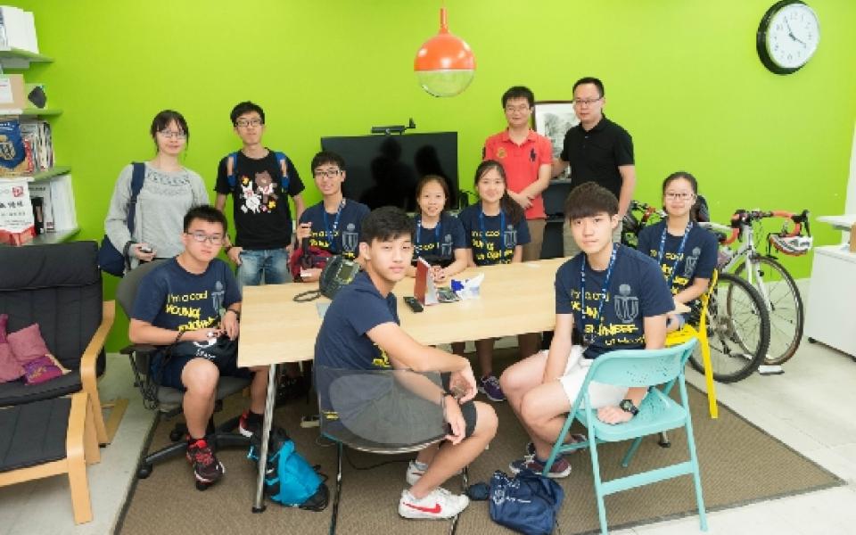 Students visited the start-ups at Science Park set up by HKUST students in the MPhil Program in Technology Leadership and Entrepreneurship.