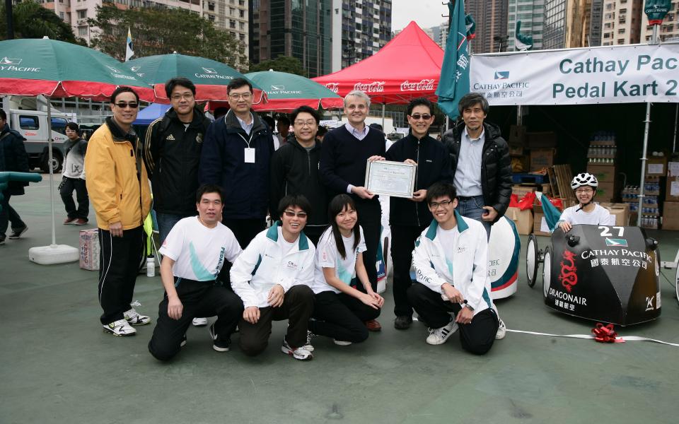  In the handover ceremony held before the start of the race, Head of Mechanical Engineering Prof Matthew Yuen and DMSF Project Manager Dr Vincent Li officially passed the HKUST-desigend kart to Mr Christopher Gibbs, Engineering Director of Cathay Pacific. 