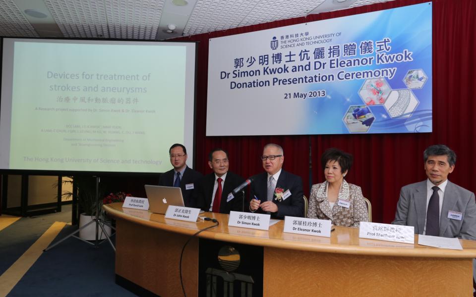 (From Left) Prof David Lam, Dr John Kwok, Dr Simon Kwok, Dr Eleanor Kwok and Prof Matthew Yuen elaborate the details of the interdisplinary research