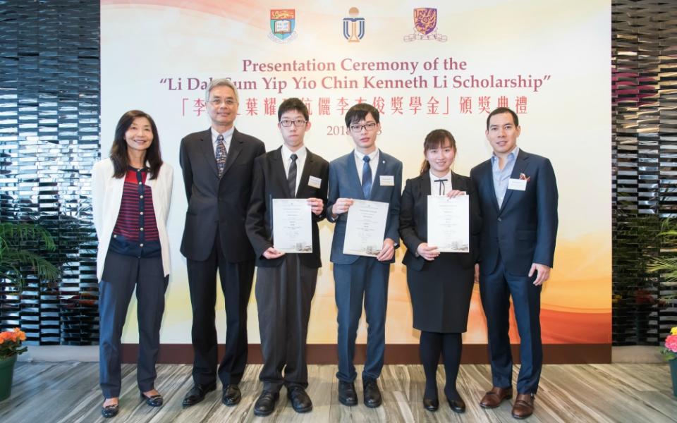 Mr Kenneth Li presented certificates to HKUST scholarship recipients Cheng Shun Fan (3rd left) and Kan Cheuk Hei (4th left) of School of Science and Tam Sum Yee in Global China Studies (2nd right).