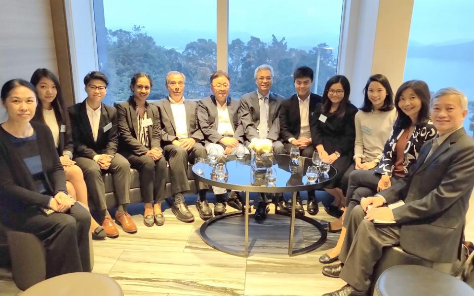 Mr. Gilbert HUNG (6th Left) and HKUST President Prof. Wei SHYY (6th Right) attended the get-together to share with the recipients of Hung Choh Jan Fong Scholarships and Bursaries.