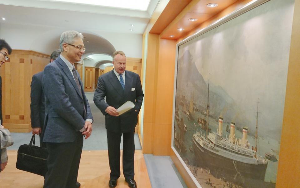 Dr. Hans Michael JEBSEN, chairman of Jebsen Group, showing the ancient map and painting to HKUST President Prof. Wei SHYY.