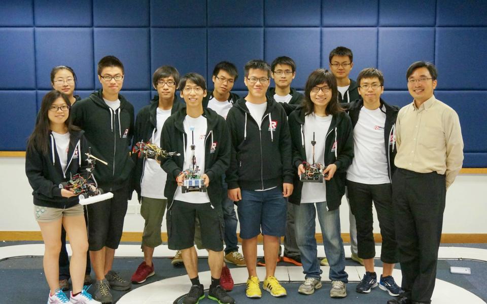 Stephen (third left), a member of the HKUST Robotics Team, built intelligent cars with his teammates on their own for a racing competition in Mainland China.