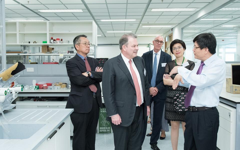 Prof Tianshou Zhao, Director of HKUST Energy Institute (on the right) introduced the research studies carried out by the Institute.