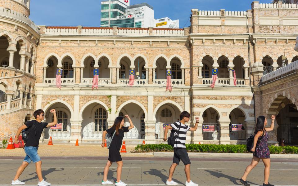 David (first left) decided to jump out of his comfort zone and became an exchange student at the National University of Singapore for one semester in Year 3.