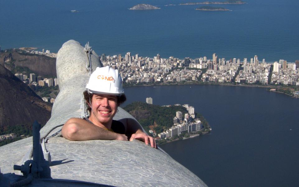 Prof. Sander used to fly more than 30 hours back to his birth place Rio de Janeiro in Brazil from Hong Kong occasionally before the COVID-19 pandemic. This gigapixel image was taken from the Corcovado peak 10 years ago and set a world record for the largest digital photograph at that time.