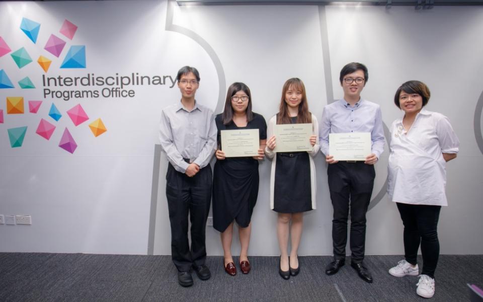 Prof. Raymond Wong (left), RMBI Program Director, and Dr. Jiying Wang (right), UG Coordinator presented award certificates to Team D awardees