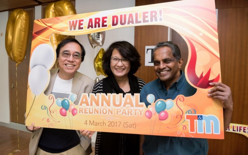 Prof. Ravindra S GOONETILLEKE (right), new Co-director of T&M-DDP; Prof. Chi Ming CHAN, Founder of T&M-DDP (left); and Prof. Betty LIN, Associate Director of T&M-DDP