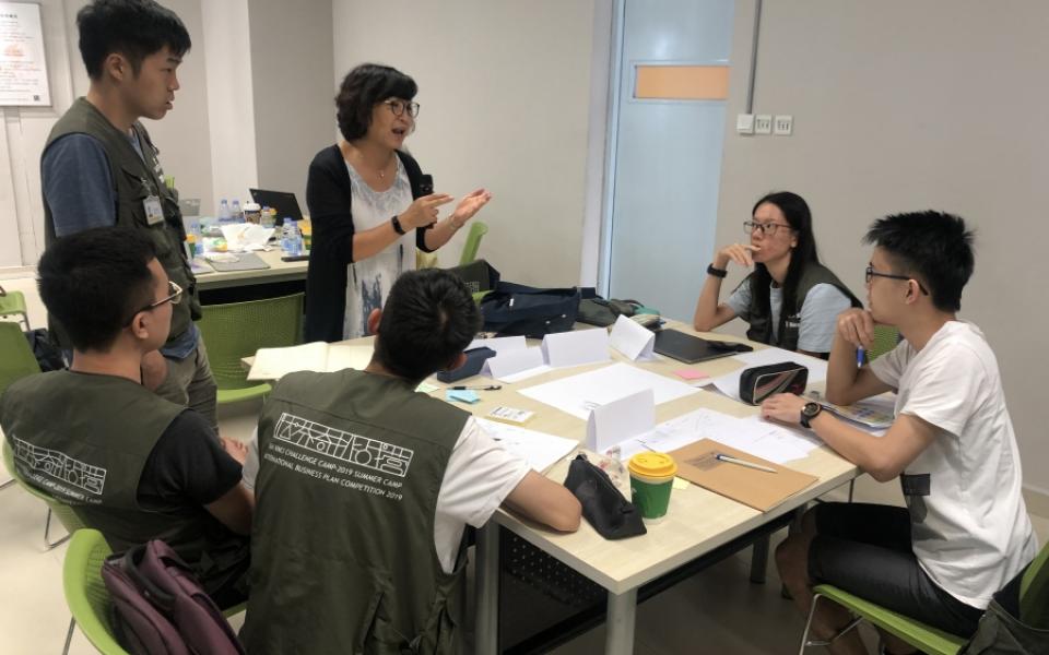 Prof. Betty LIN (third from the right), Associate Director & UG Coordinator of T&M-DDP coached students in the preparation of business proposals