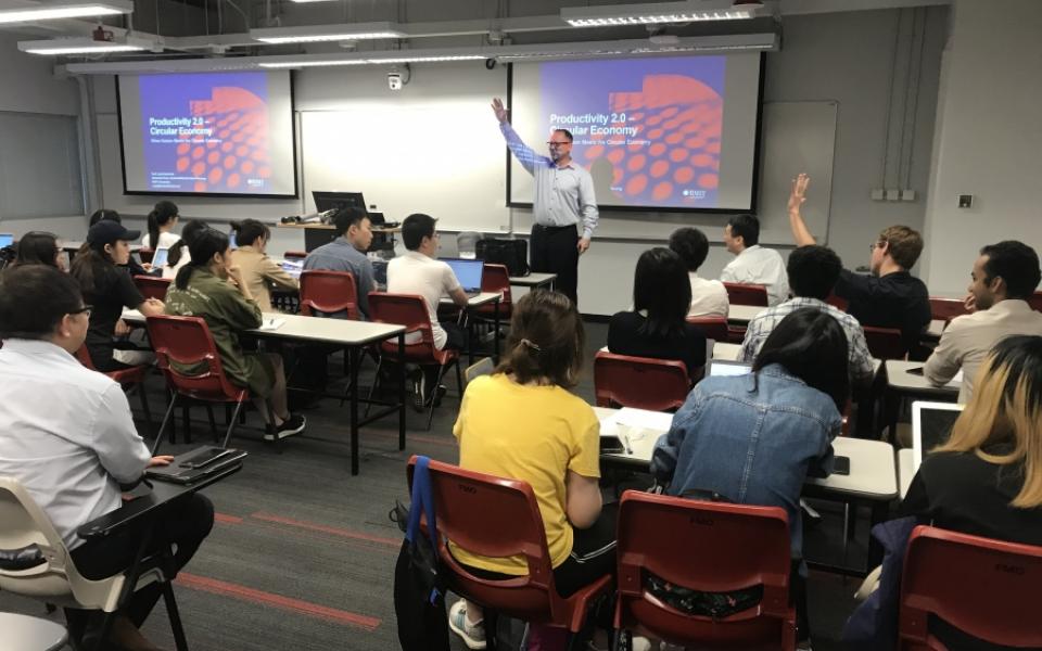 Prof. Scott VALENTINE, Professor and Associate Dean of Sustainability and Urban Planning, RMIT University shared his insight on strategic management