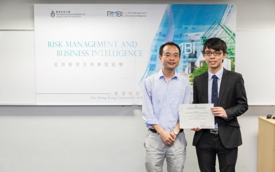 Prof. Xianhua PENG (left), RMBI Program Co-Director, presented award certificates to awardee