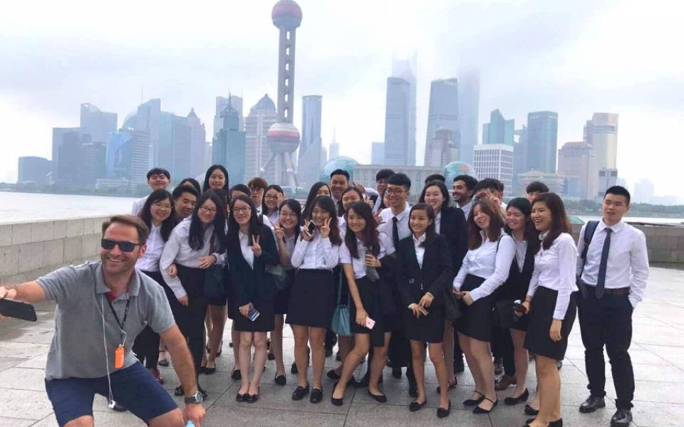 Yuki and Clara traveled around Shanghai with other participants