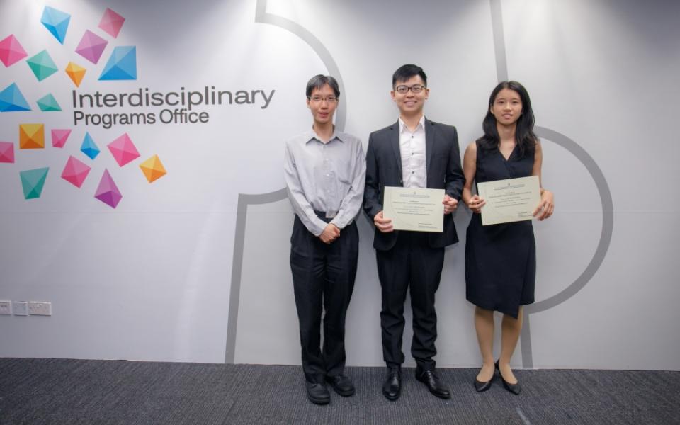 Prof. Raymond Wong (left), RMBI Program Director, presented award certificates to Team B awardees