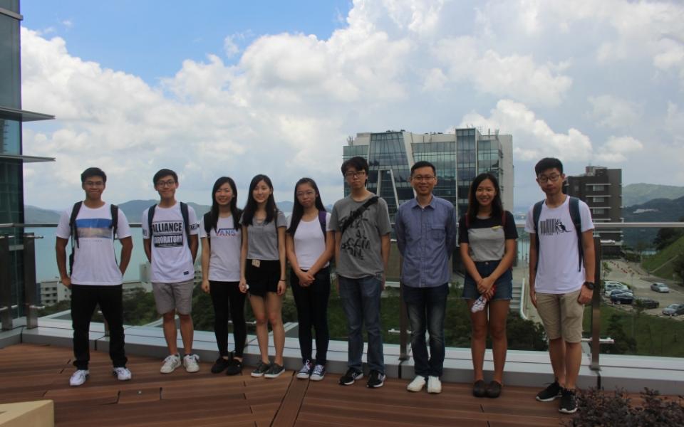 Prof Kai Lung Hui (3rd right) took his mentees to visit the School of Business and Management during campus visit.