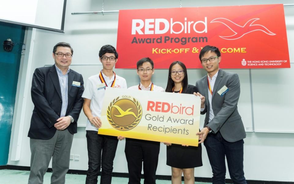 Prof. Kar Yan TAM (left), Dean of Students, presented awards to the Gold Awardees including Simon (2nd left) and Ronald (middle)