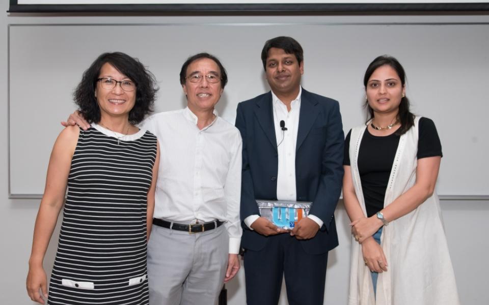 Prof. Chi Ming CHAN (2nd left), Founder of T&M-DDP, Prof. Betty LIN (left) , Associate Director of T&M-DDP, presented souvenir to Mr AGRAWAL (2nd right) and Mrs Shagun AGRAWAL (right)