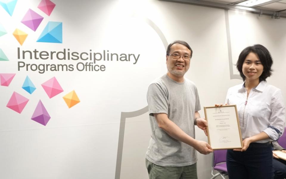  From left to right: Prof. Jimmy FUNG (Head of ENVR), Dr. WONG Yee Ka, Ms. ZHANG Yiqi, Prof. King L. CHOW, Prof. Alexis LAU (Supervisor)  Dr. WONG Yee Ka received the certificate from Prof King L. CHOW (Director of IPO)  Ms. ZHANG Yiqi received the certificate from Prof King L. CHOW (Director of IPO).