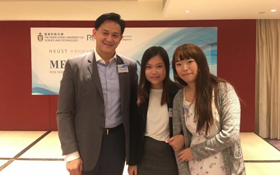 Ir Dr. Vincent HO (left), Head of Corporate Safety, MTR Corporation Limited, took photo with his mentees