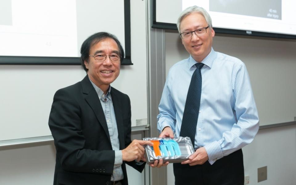 Prof. Chi Ming Chan, Program Co-director of T&M-DDP (left) presented souvenir to Dr. Benjamin Li