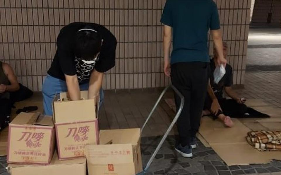 Before the third wave of COVID-19 outbreak hit Hong Kong in mid-July, Ryan used to go on evening outreach trips to bring food and daily necessities to the homeless up to three times a week.