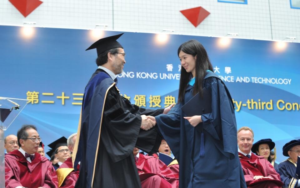 Prof. King L CHOW congratulated the EVMT graduate, CHAN Yu Ki