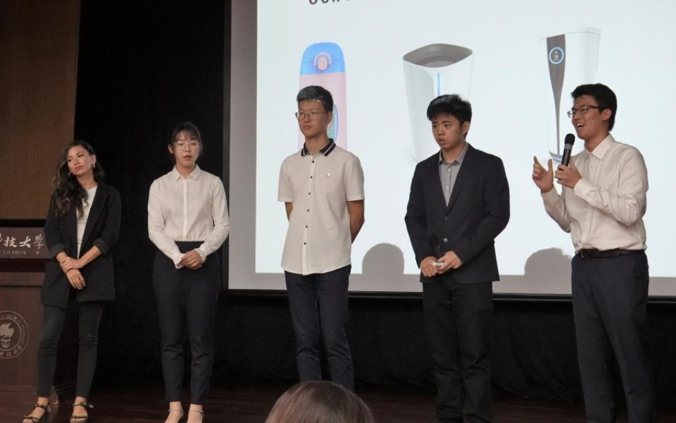 Students presented their business proposals and prototypes to industry experts