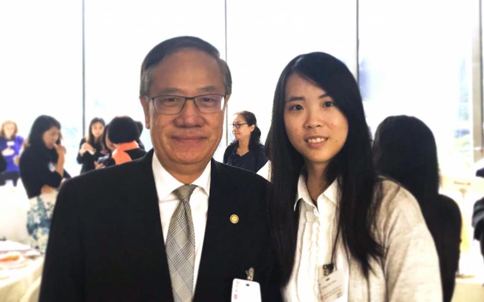 Emily WUU, one of the participants from Dual Degree Program in Technology and Management (T&M-DDP) took photo with Prof. Albert IP(center), Council Member of Hong Kong University of Science and Technology