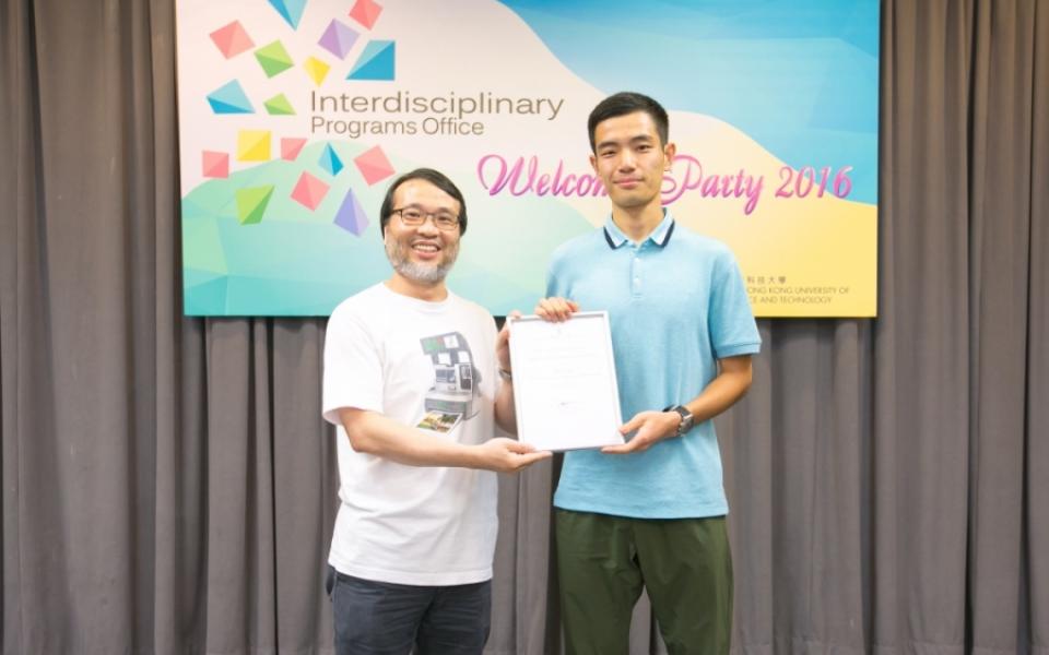 David QI (left), T&M-DDP Year 3 student, awardee of the IPO Outstanding Community Service Awards 2015/16