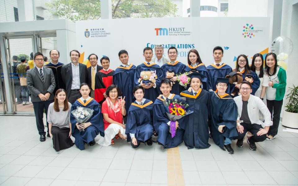 Graduates of Dual Degree Program in Technology & Management (T&M-DDP) took photo with our faculty members: (from left to right at the back row) Prof. Hong LO, Head of Department of Civil and Environmental Engineering, Prof. Siu-Wing CHENG, Associate Dean of Engineering (Undergraduate Studies), Prof. King L. CHOW, Director of IPO, Prof. Chi Ming CHAN, Founder of T&M-DDP, Prof. Philip MOK, Associate Dean of Engineering (Undergraduate Studies), Mr. Graham YOUNG (middle at the back row), previous Communication 