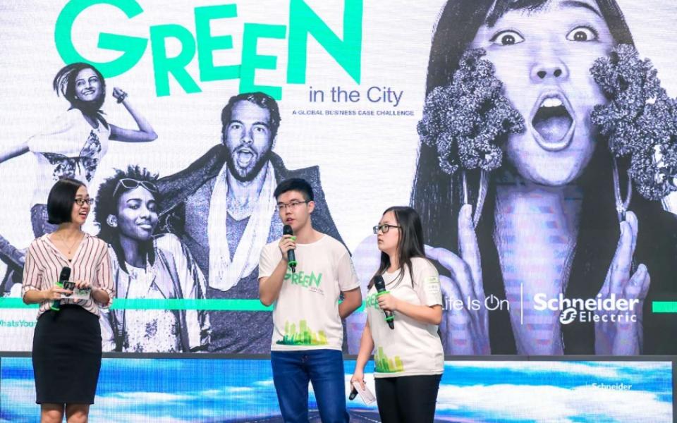 Enzo YIU and Karen LAM introduced the smart home gadget, Eco-Smart Wiser